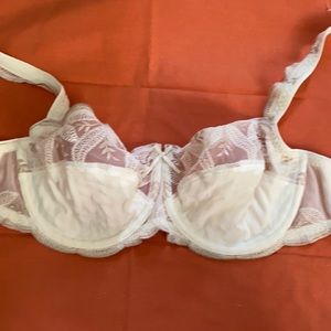 NWOT IVORY Chantelle Unlined, 40D           AAA109